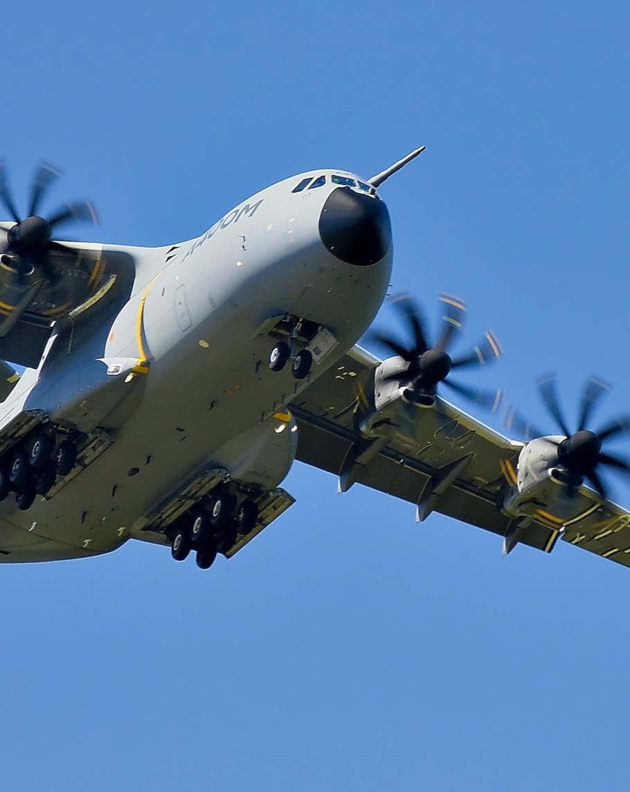 MECACHROME - avion transport militaire ©daniel-eledut-unsplash