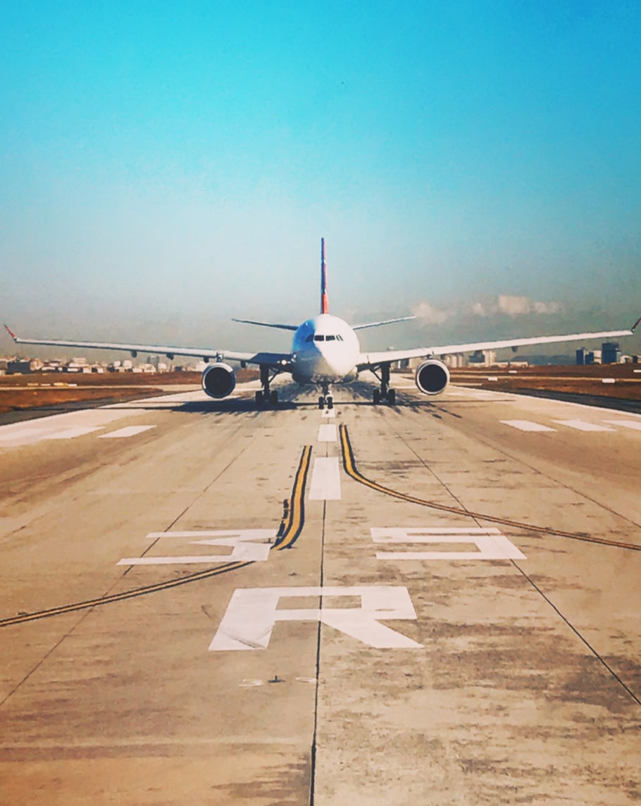 MECACHROME - avions commerciaux ©merve-sensoy-unsplash